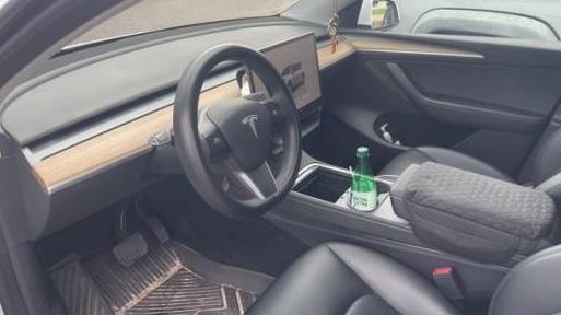 TESLA MODEL Y 2023 7SAYGDEE6PA077607 image